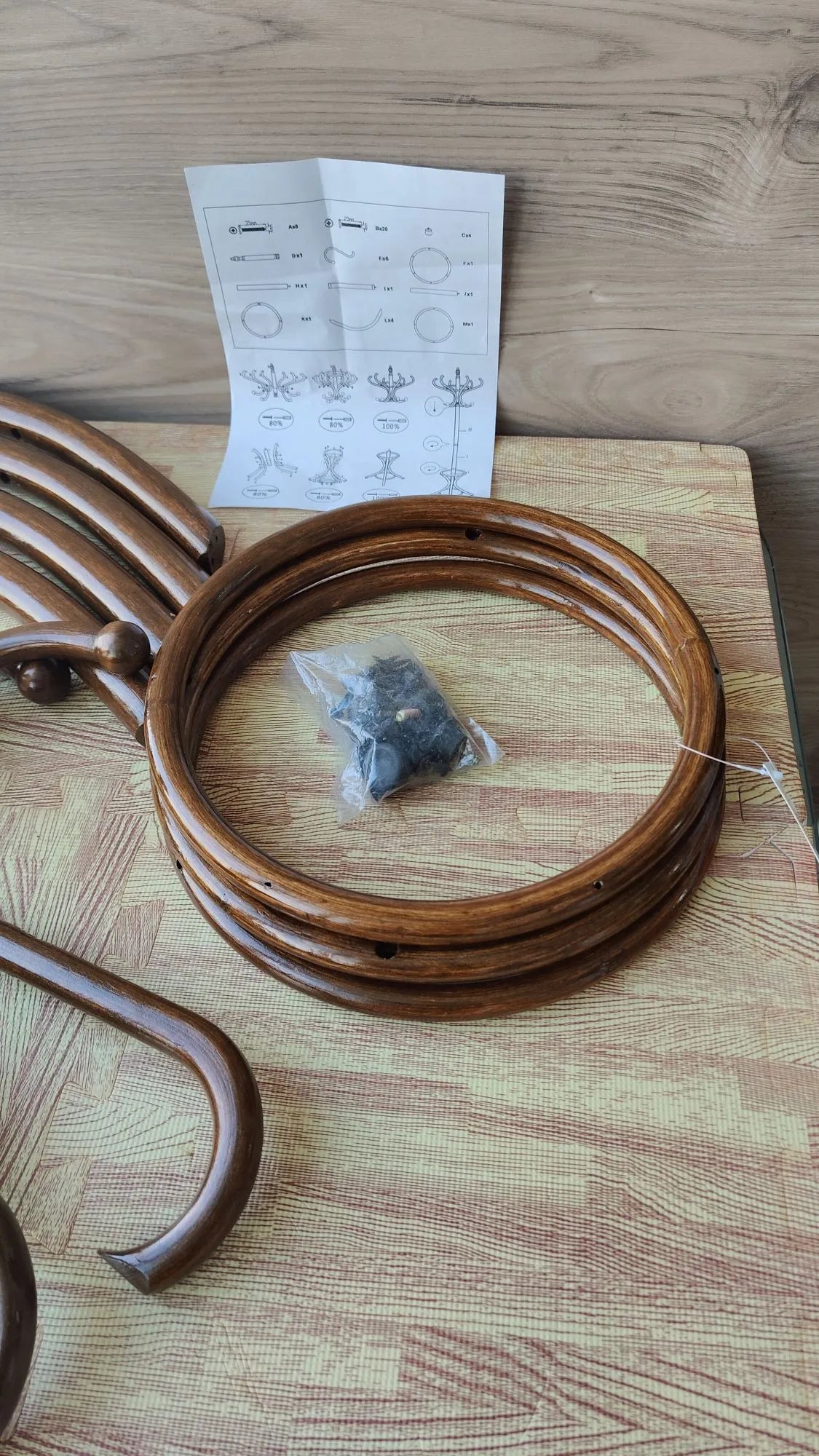 Perchero thonet Color Miel Claro ø53x186cm