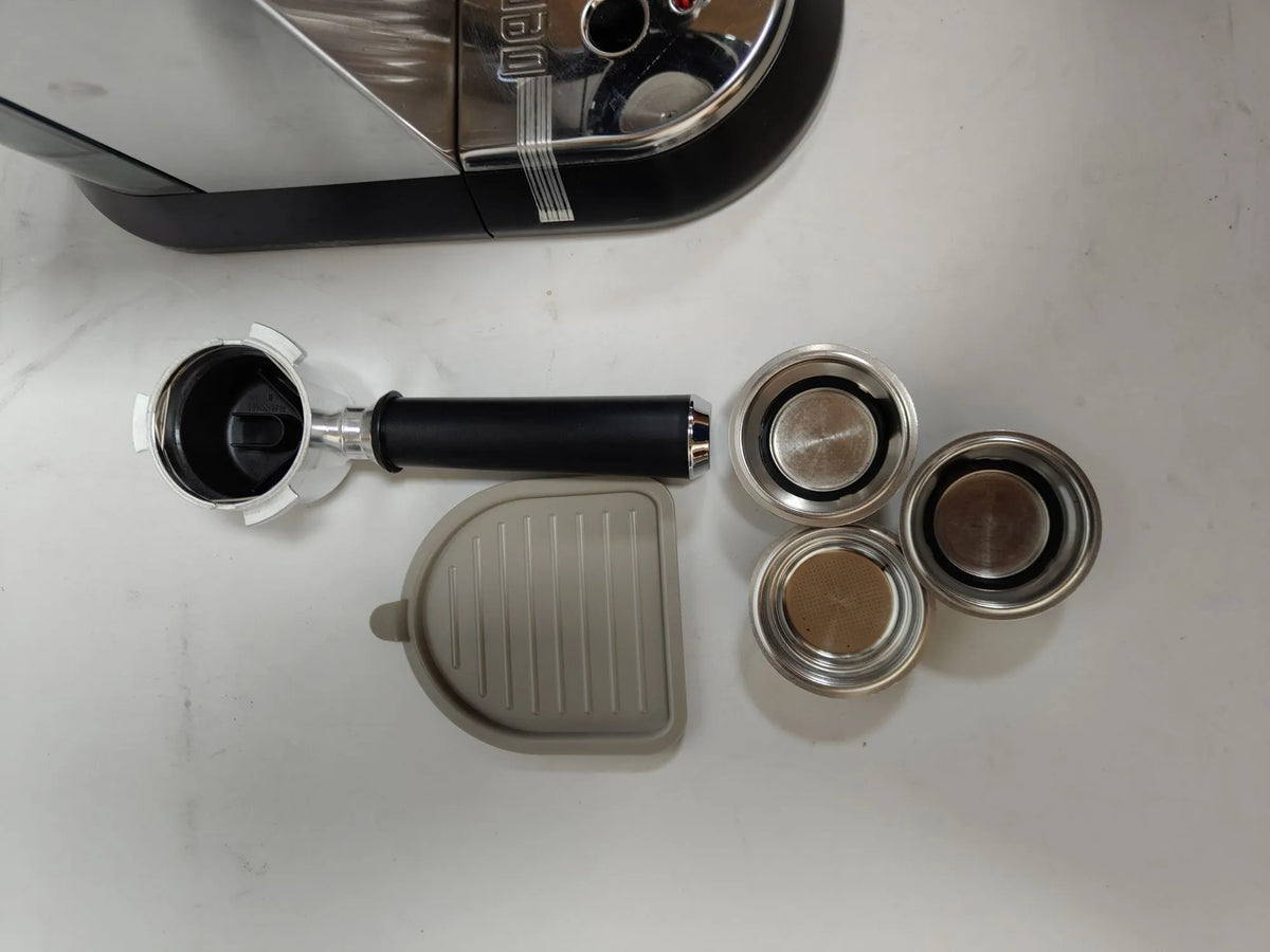 Cafetera de Bomba de Acero - De'Longhi Dedica