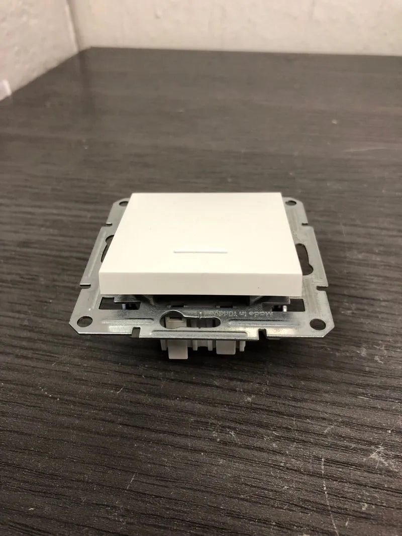 Mando empotrable blanco