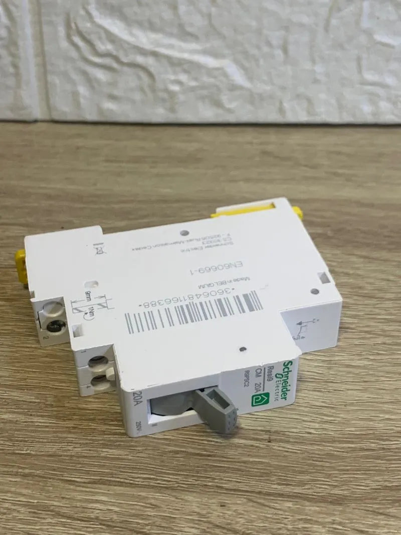 Schneider Electric R9PSC2 Resi9 Conmutador