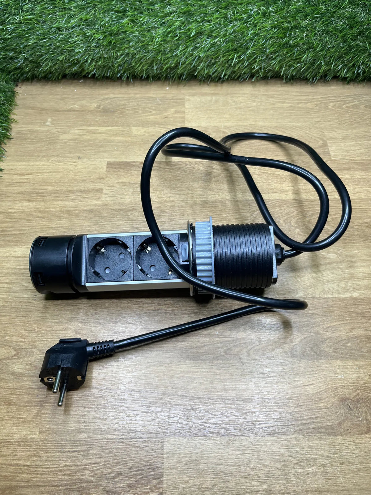 Regleta de 2 enchufes con 2 USB Emuca