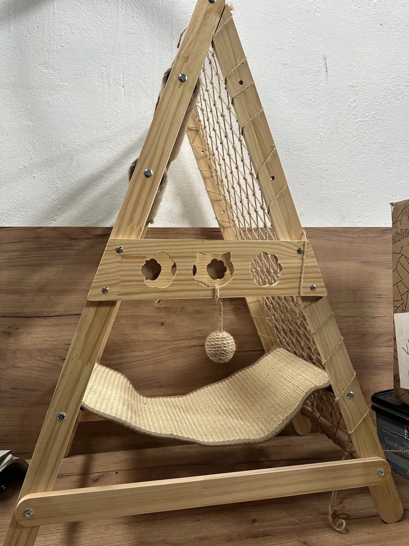 Torre de madera para gatos