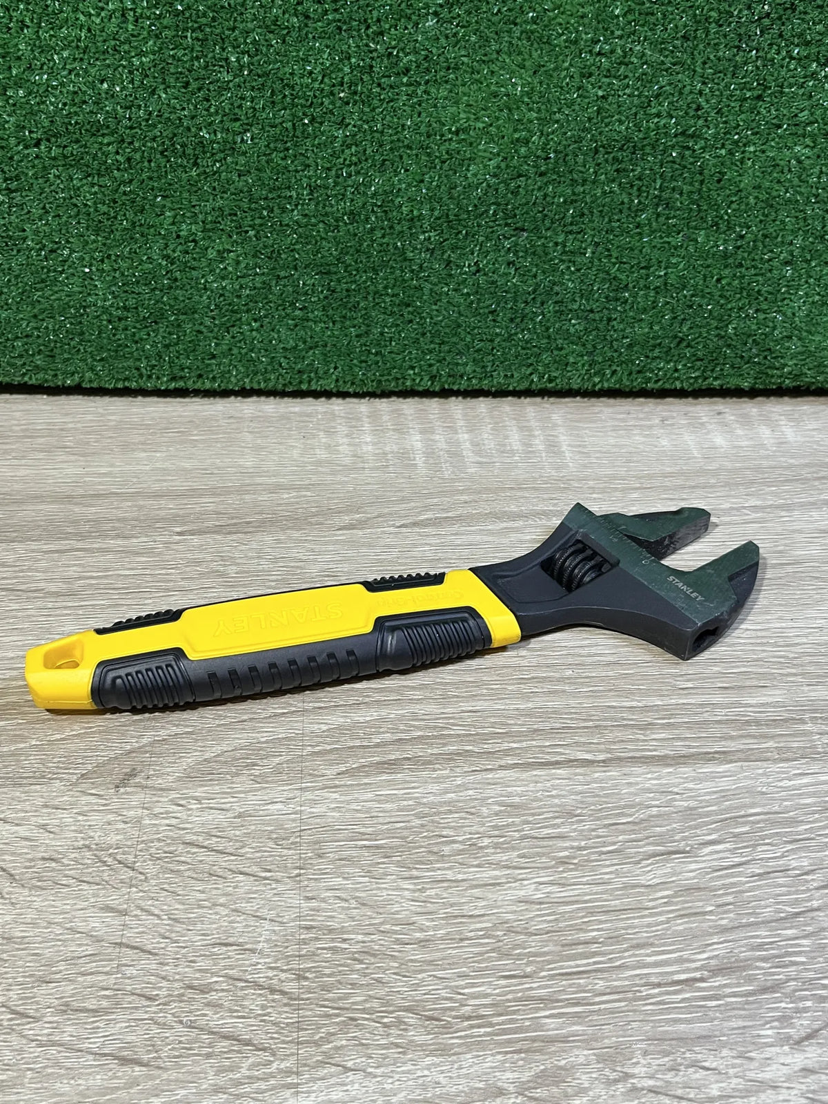 Llave ajustable de 30 x 200 mm Stanley