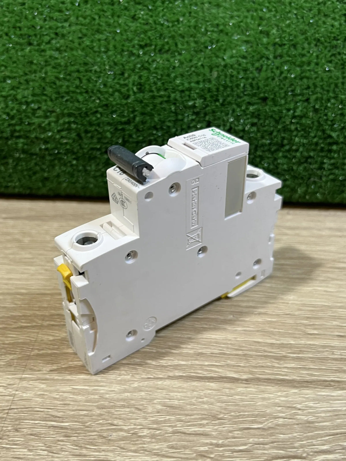 Electric A9F04116 Disyuntor Schneider