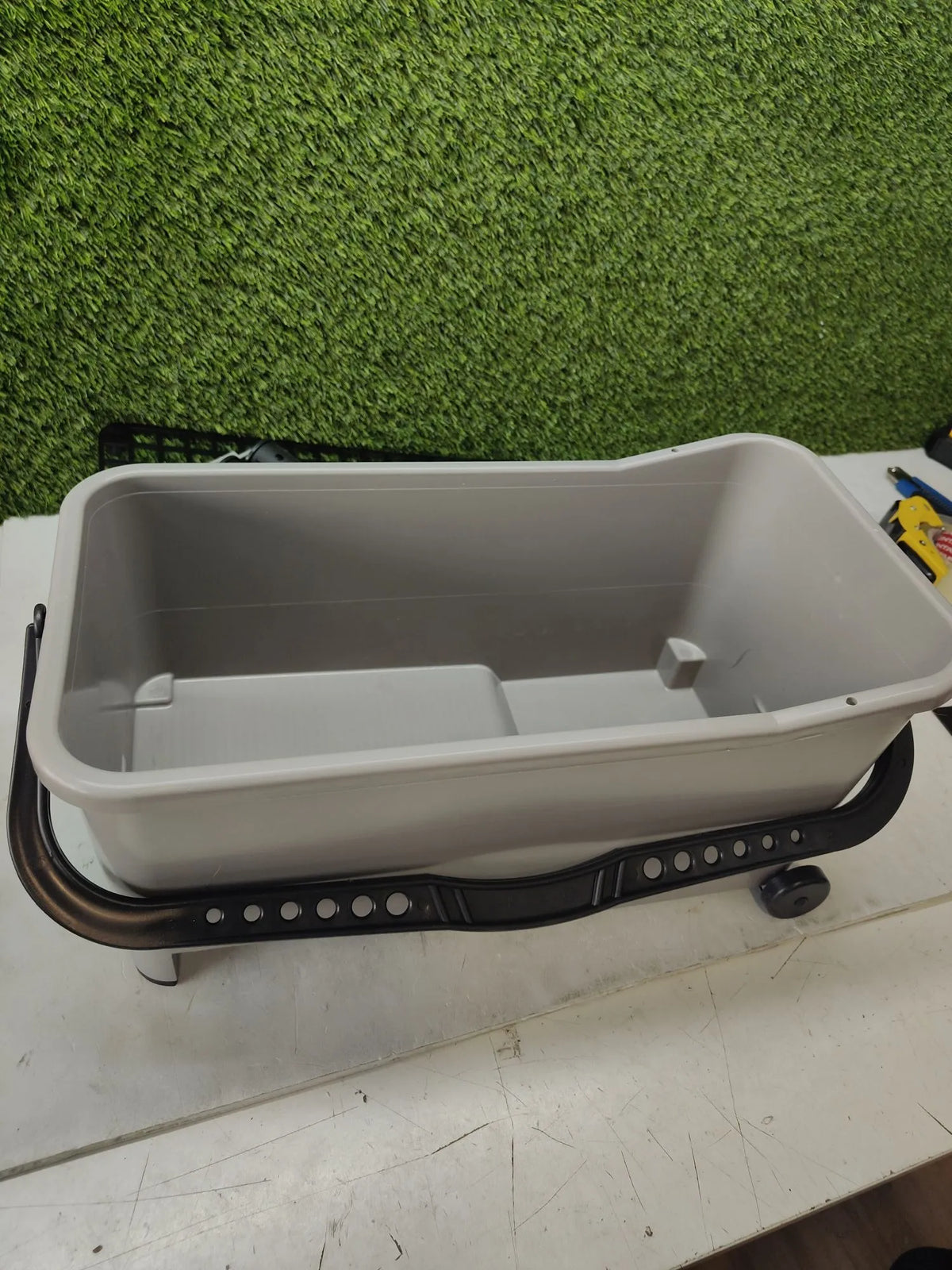 Cubo de plástico para alicatador - Bellota