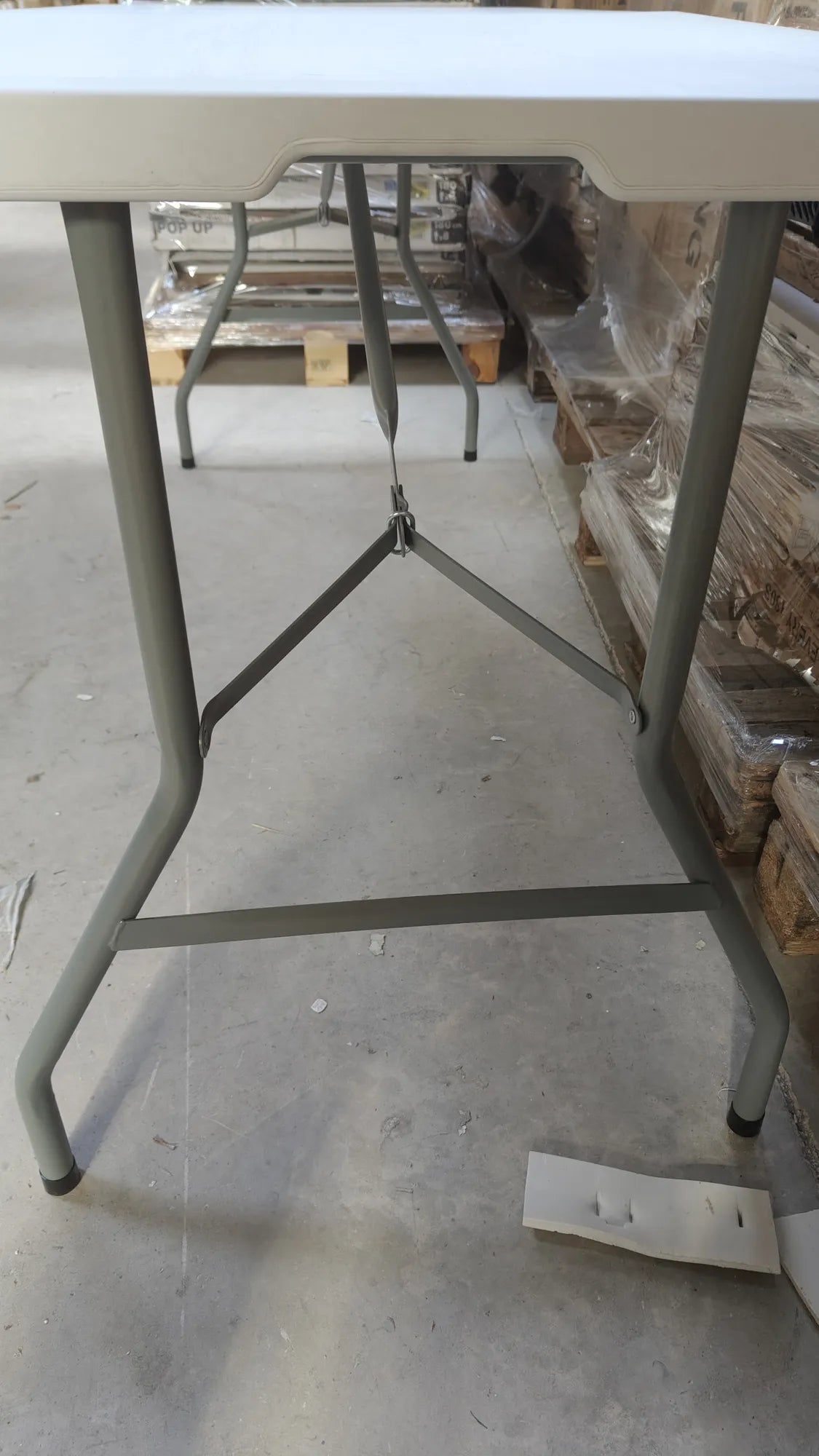 Mesa plegable multifuncional, con tablero realizado