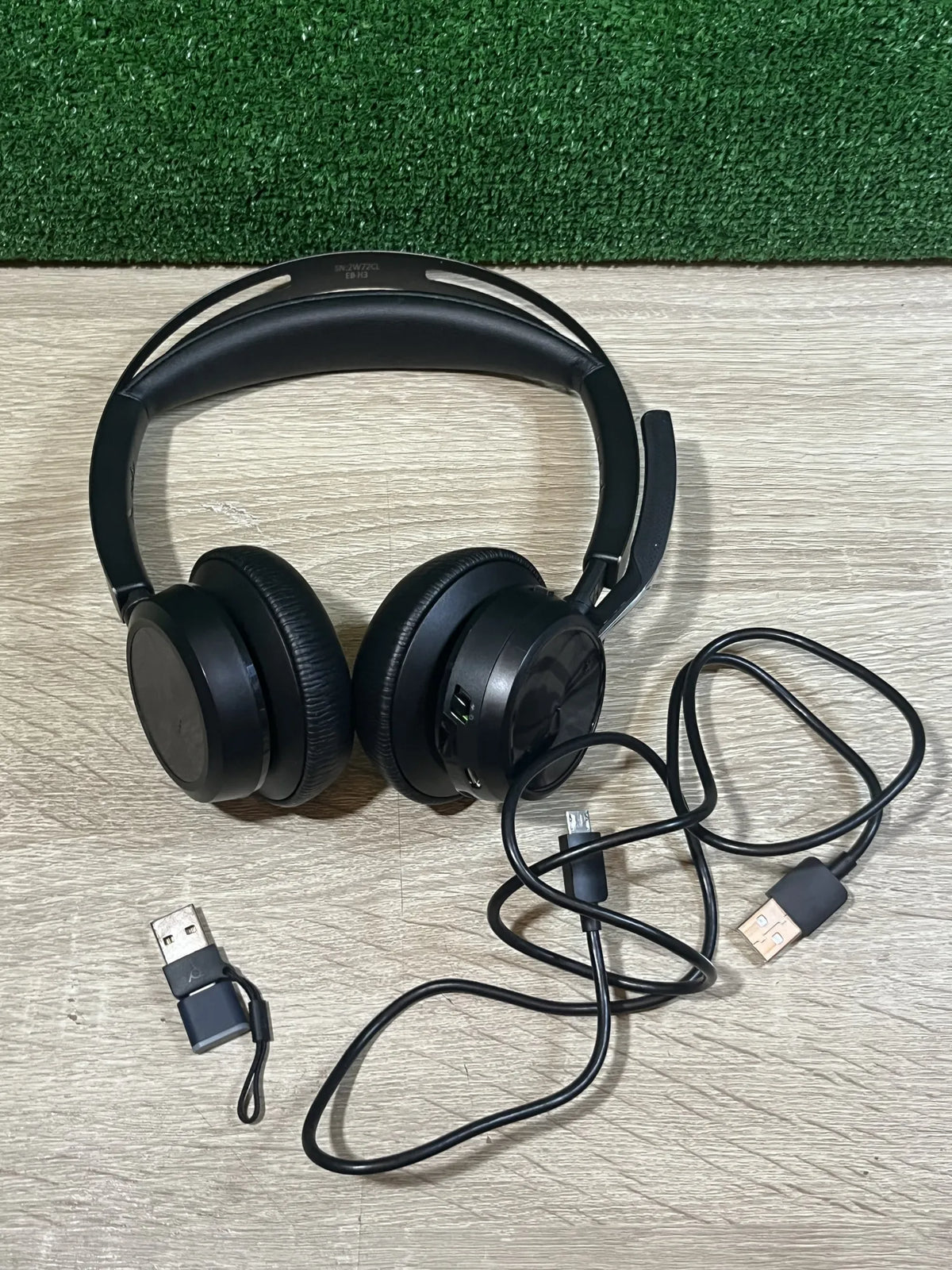 Auriculares Poly Voyager Focus 2