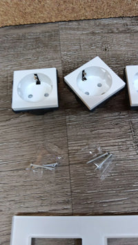 Enchufe de pared triple BSEED