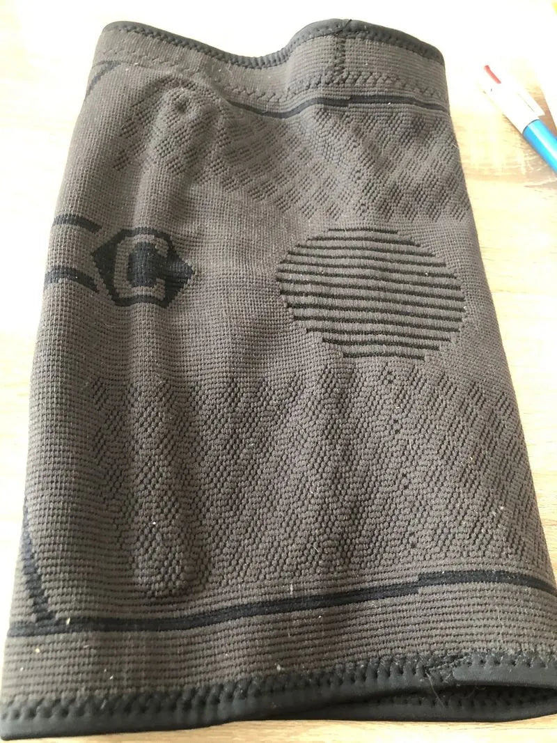 Rodillera deportiva negra