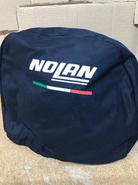 Casco de moto negro con visera Nolan