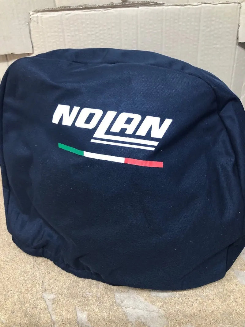 Casco de moto negro con visera Nolan