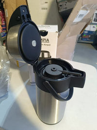 tetera de acero inoxidable Olympia Airpot, con infusor