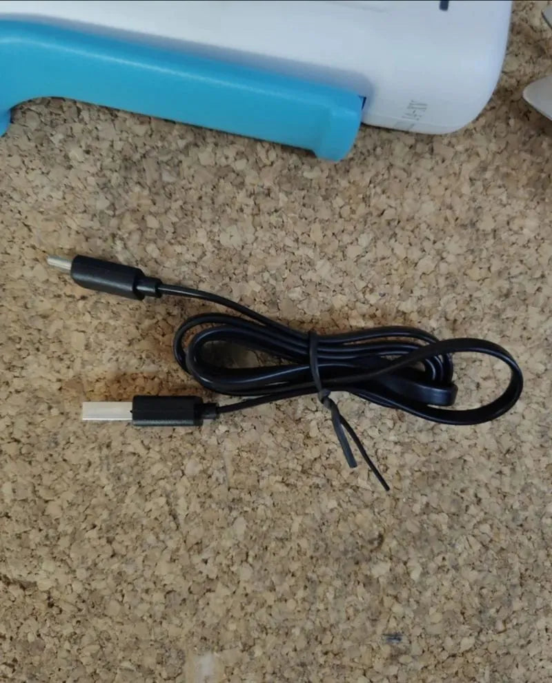 Tijeras 3,6v, Gatillo extralargo, Black and decker