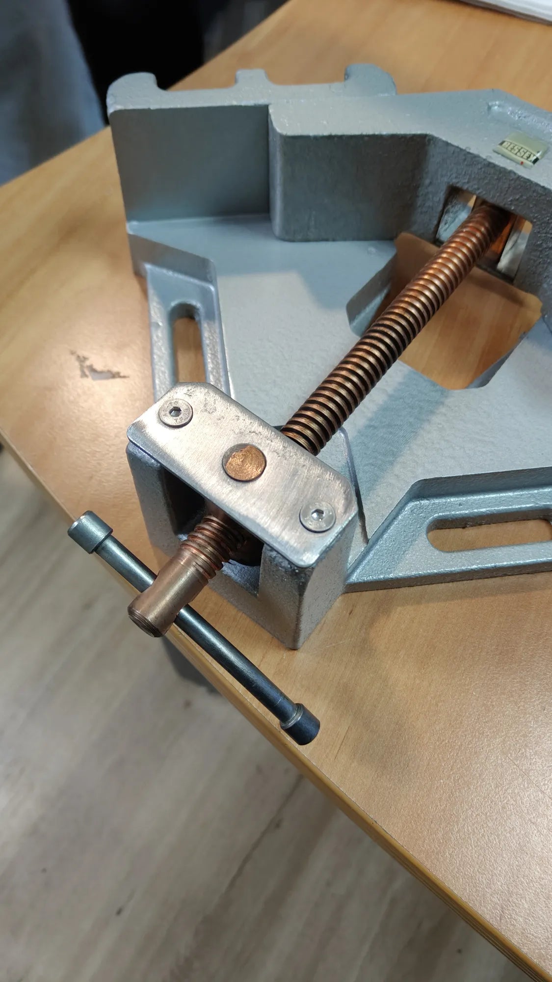 Abrazadera angular, 90 grados