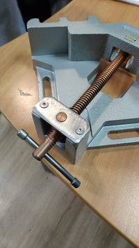 Abrazadera angular, 90 grados