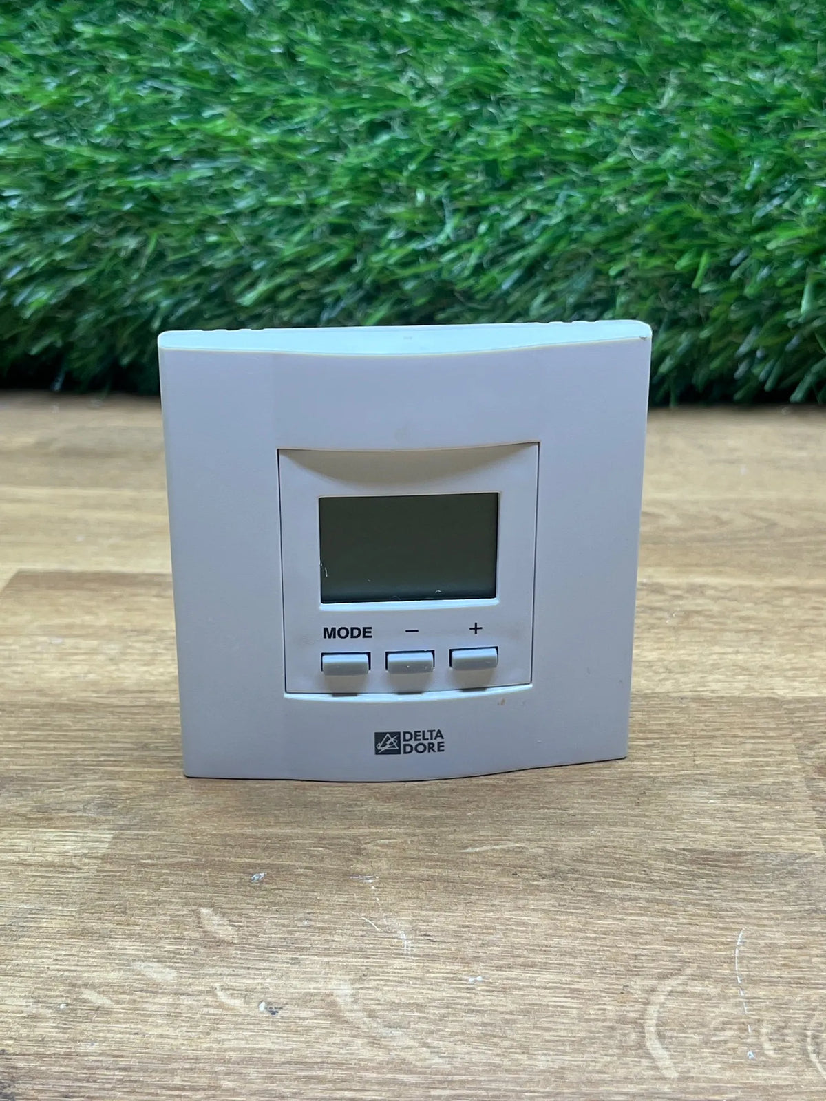 Termostato ambiente para bomba de calor Delta Dore Tybox 51