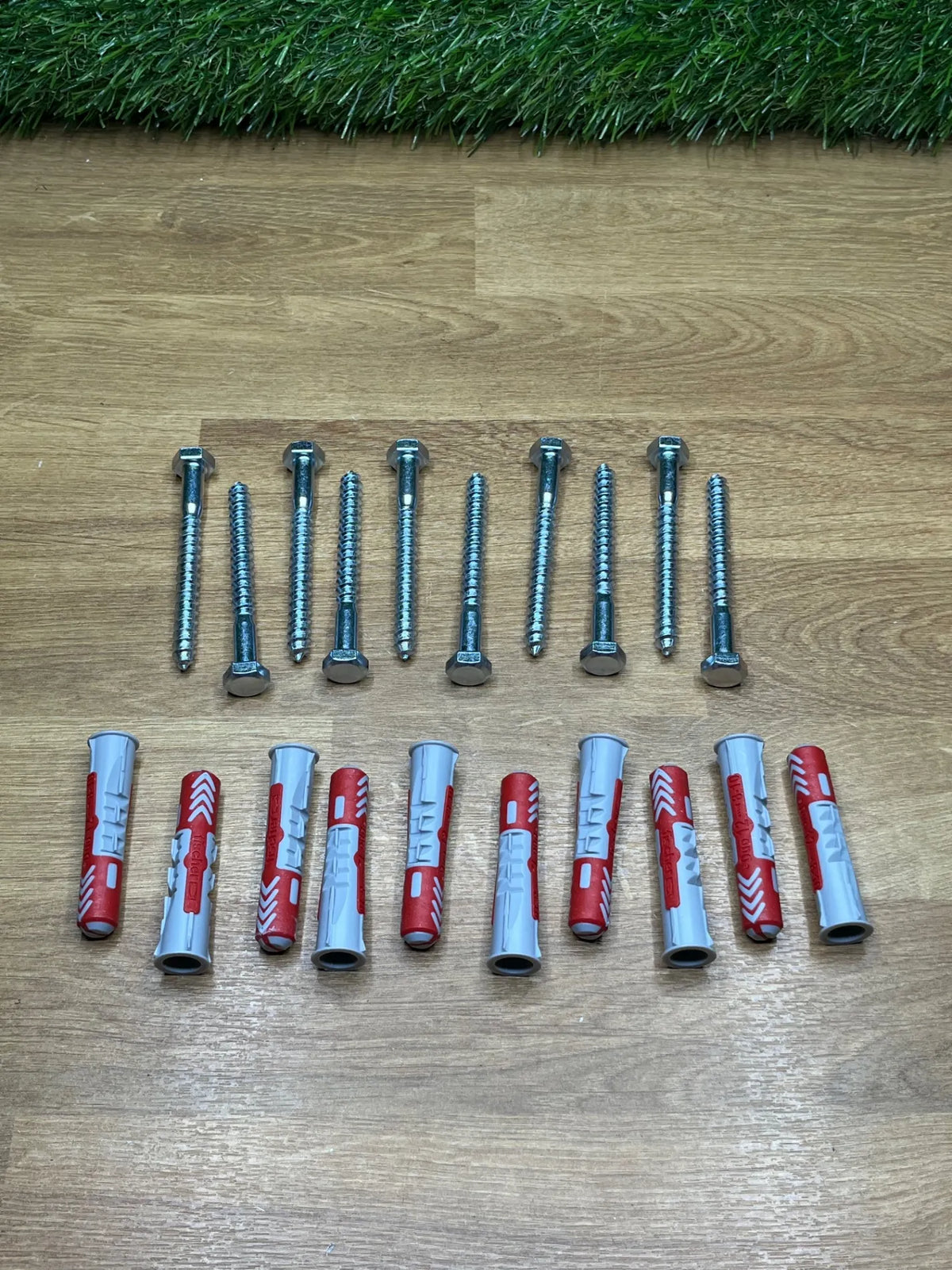 Tacos y tornillos para pared universales fischer