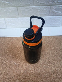 Botella de agua deportiva