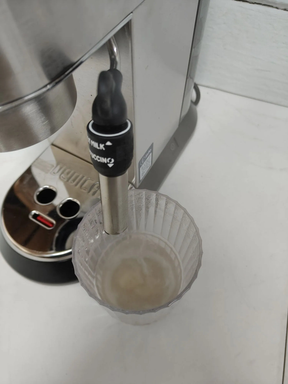 Cafetera de Bomba de Acero - De'Longhi Dedica