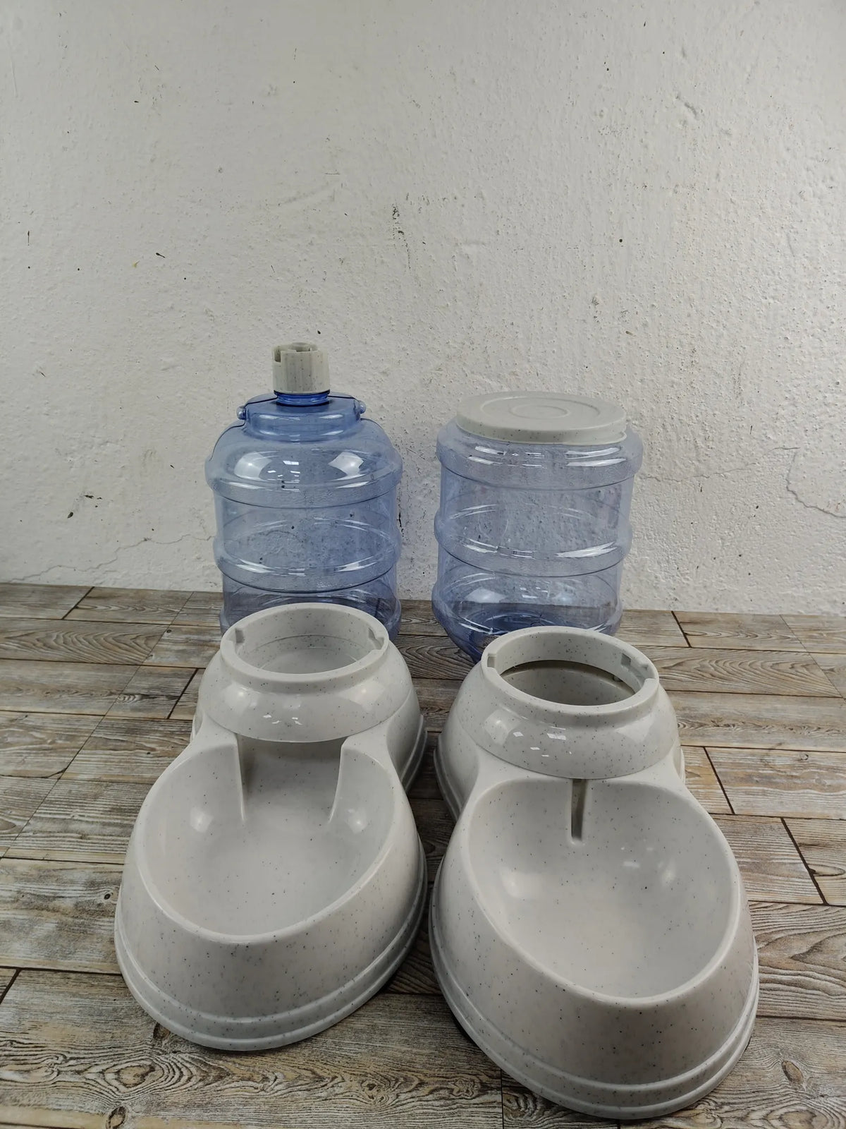 Bebedero y comedero para perros - AmazonBasics