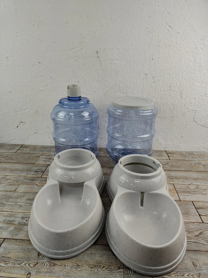 Bebedero y comedero para perros - AmazonBasics