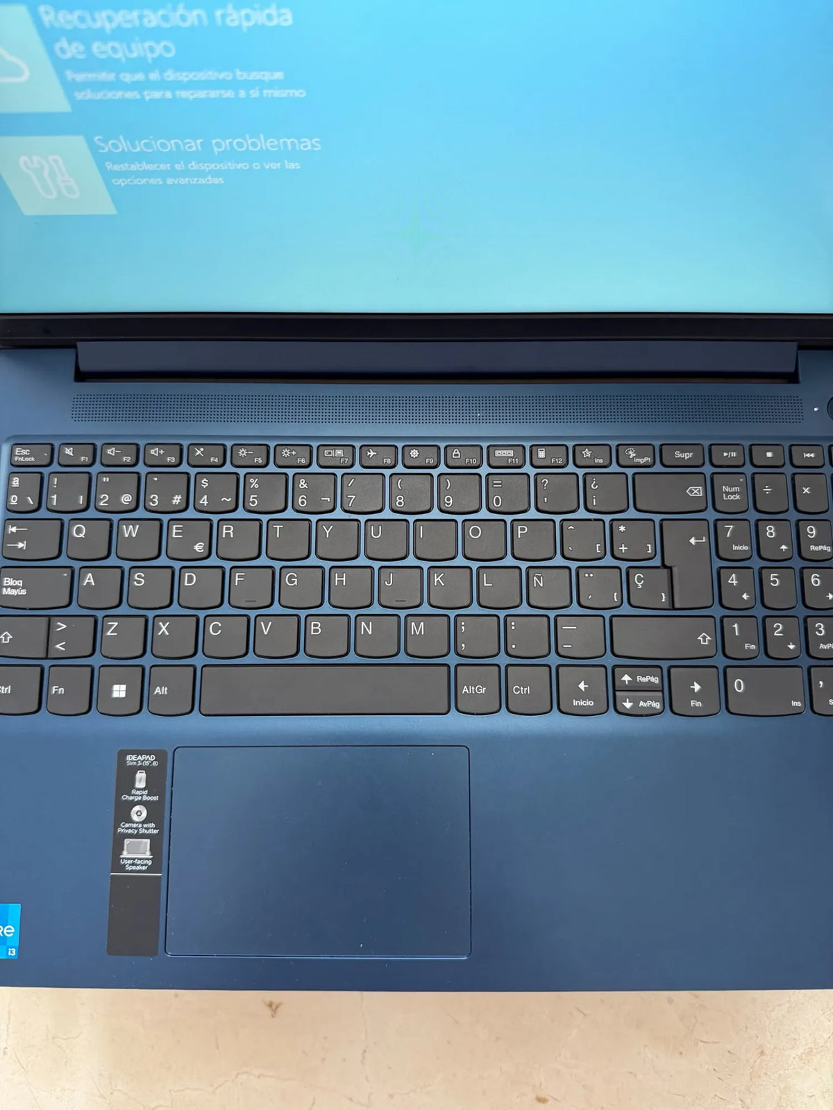 Portátil Lenovo IdeaPad Slim 3