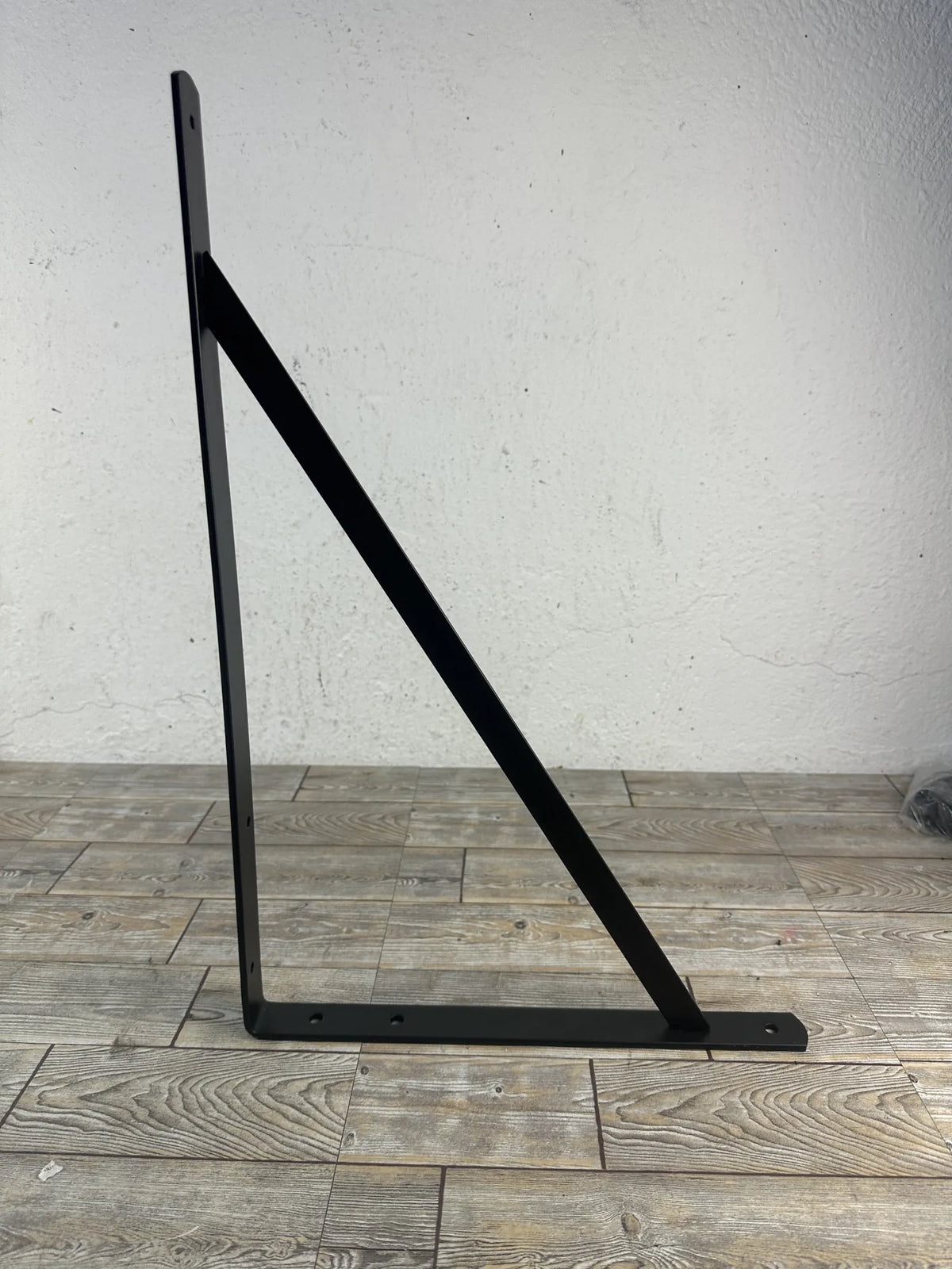 Escuadra para estantería de pared