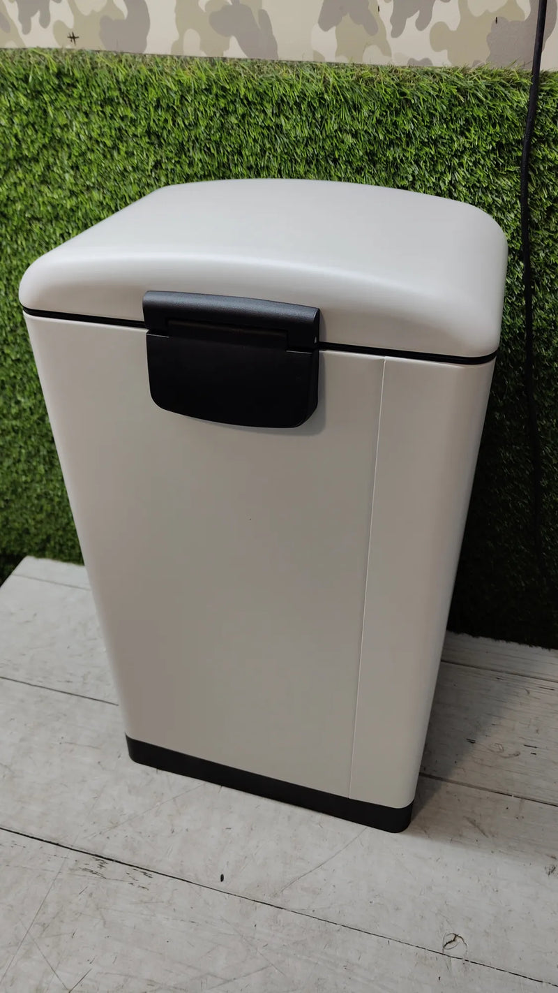 Cubo de basura de cocina a pedal