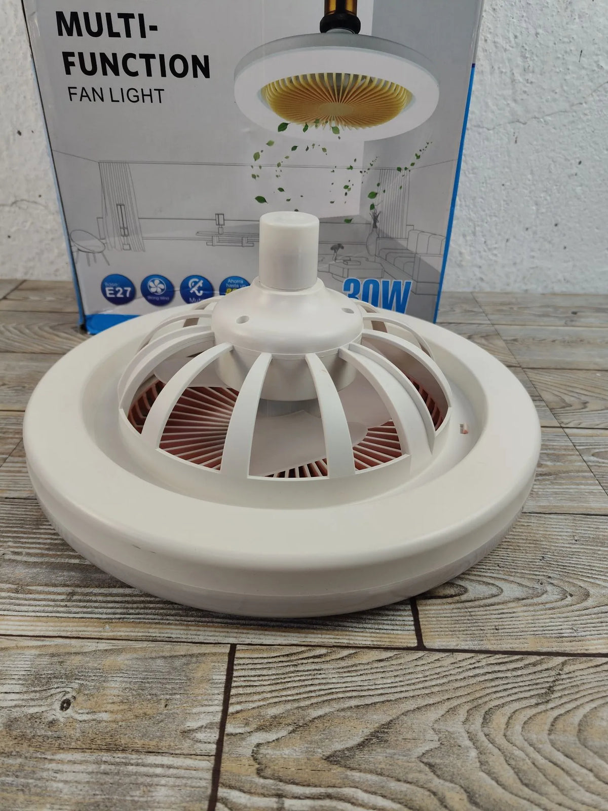 Pequeño ventilador de techo