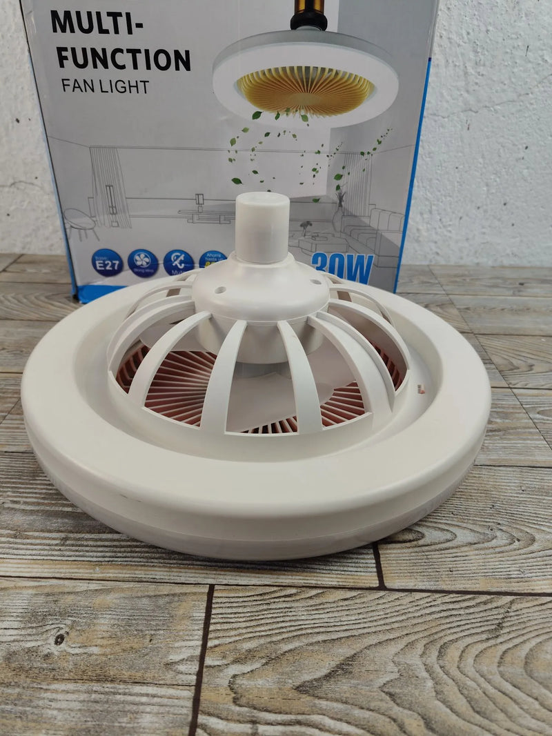 Pequeño ventilador de techo