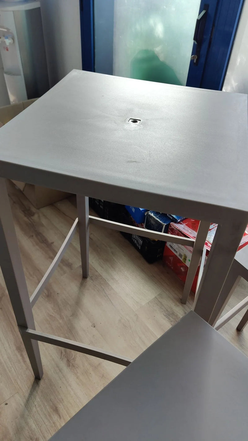 SET Mesa + 2 Taburetes Altos