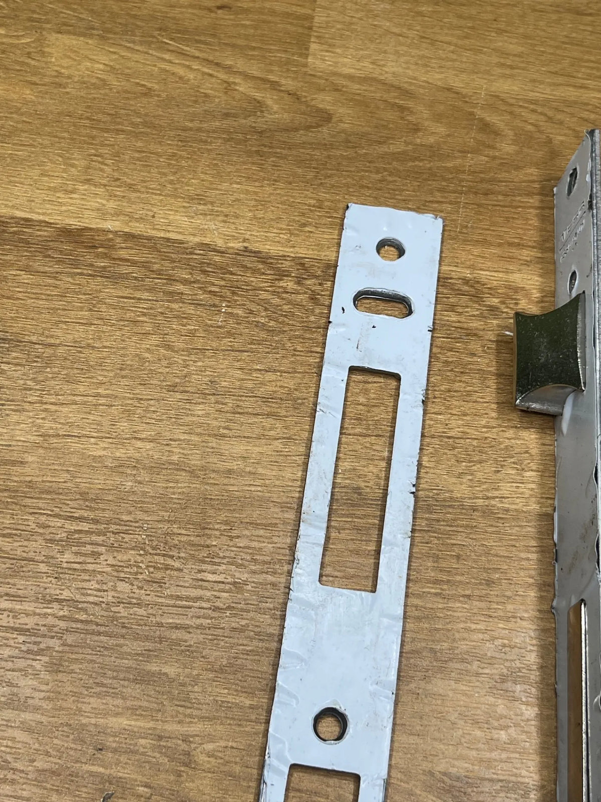 Cerradura Monopunto para perfiles metálicos TESA