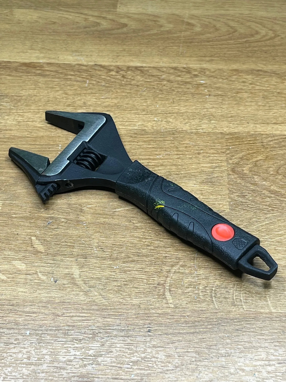 Llave de boca ancha ajustable para fontanería Amazon Basics