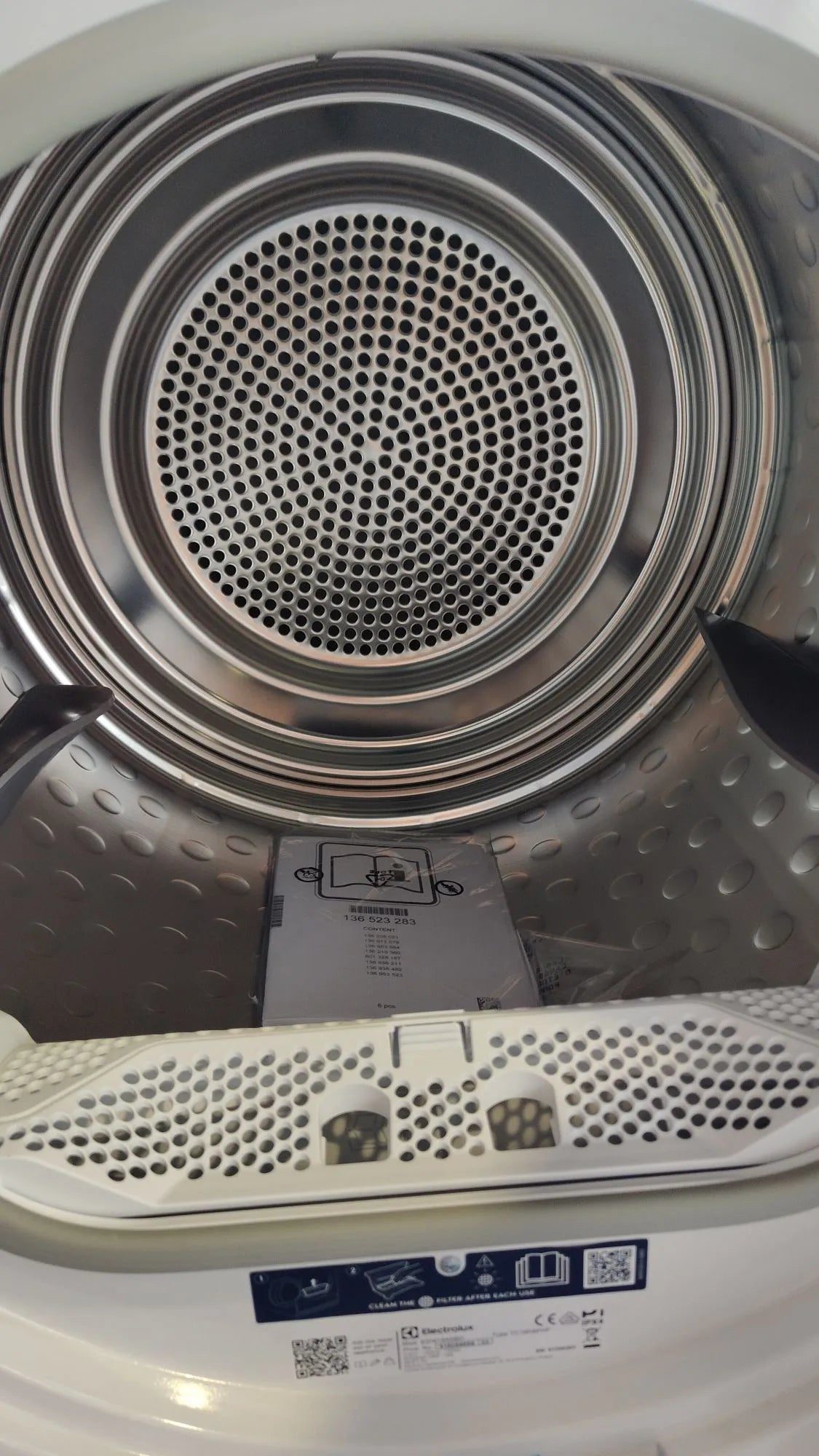 Secadora con Bomba de calor EDI618A5BO, Seca 8 Kg