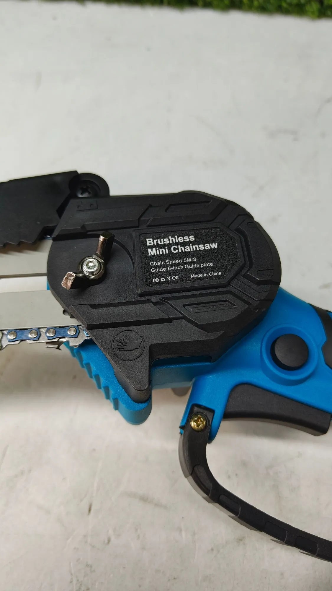 Mini motosierra inalámbrica de 6 pulgadas