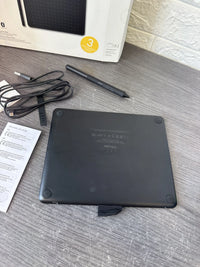 Tableta Gráfica Wacom Intuos Small con Lápiz Negro