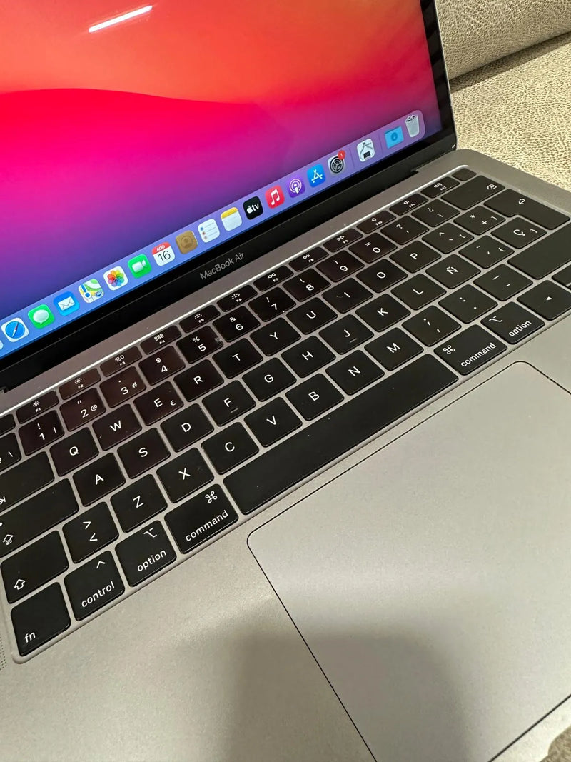 MacBook Air (13", 2018)