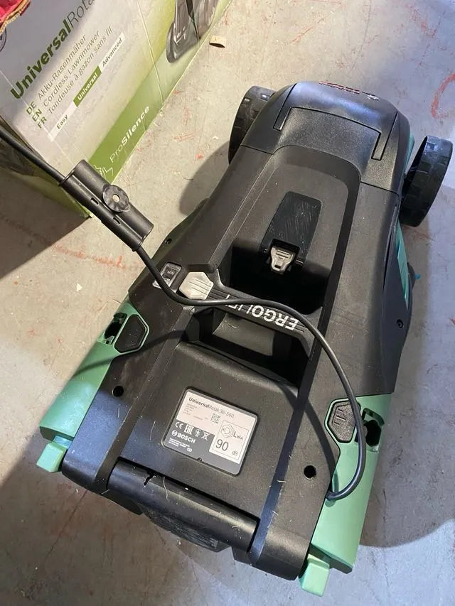 Cortacésped a batería UniversalRotak Bosch