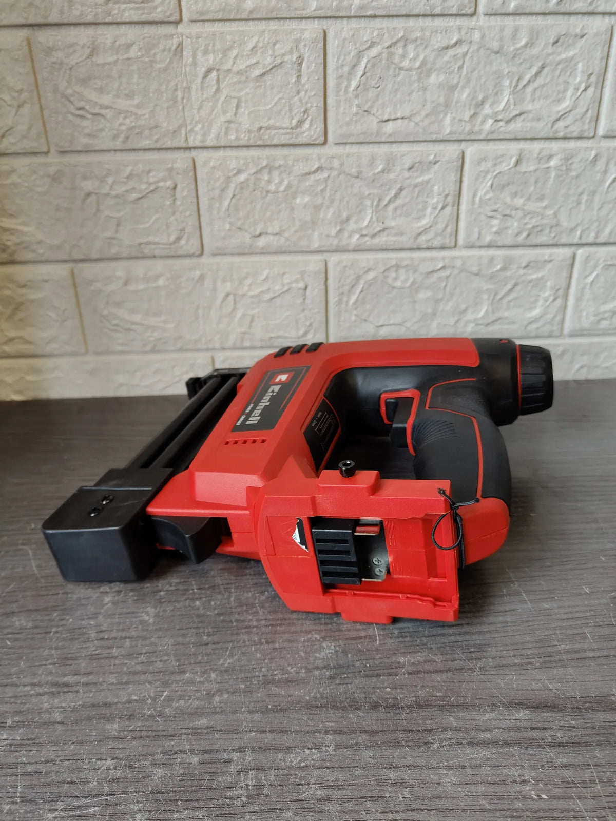 Clavadora de batería - Einhell