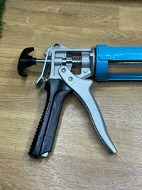 Pistola para sellado de calafateo 310ml Amazon Basics