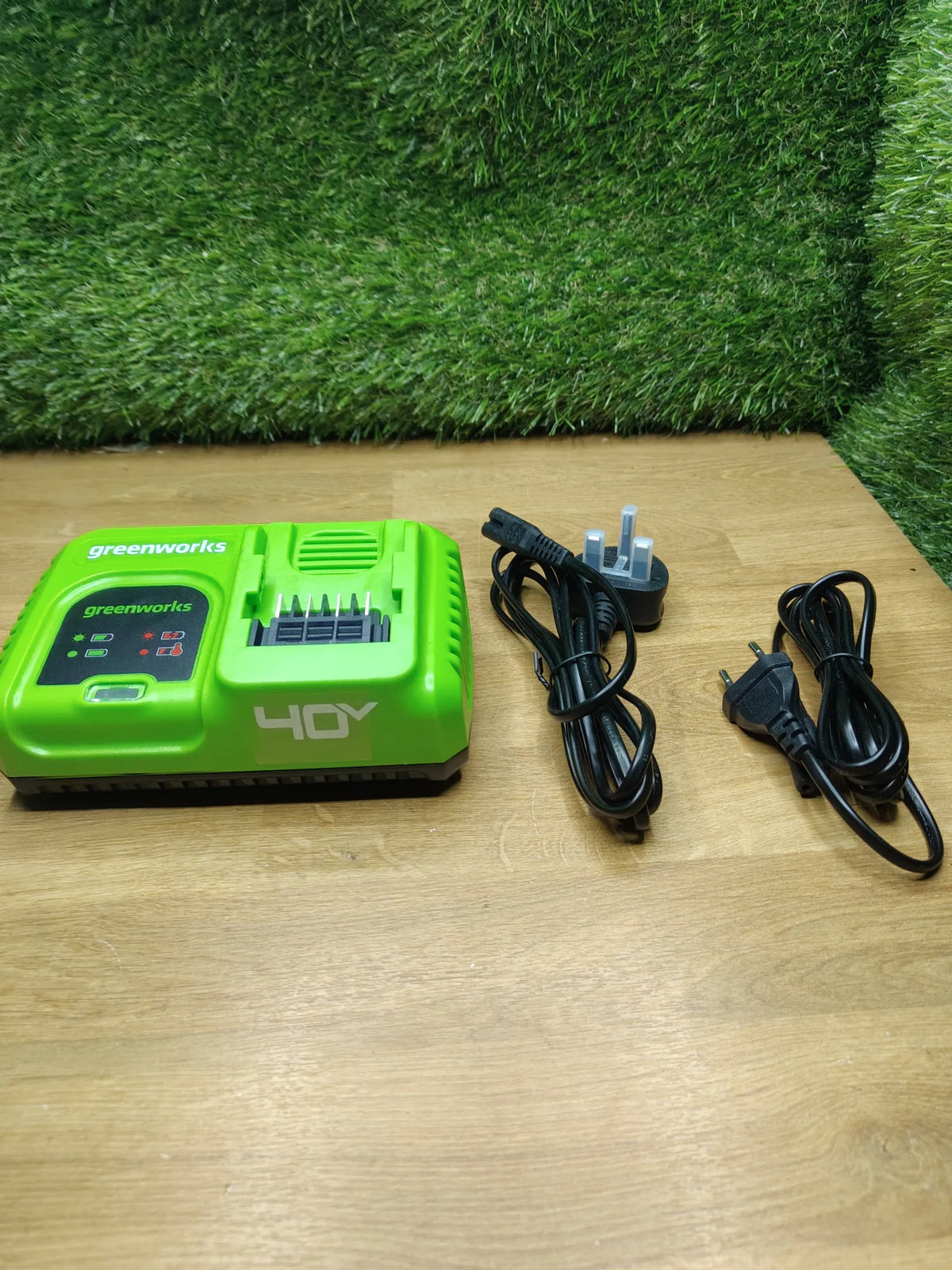 Cargador de batería 40V Greenworks