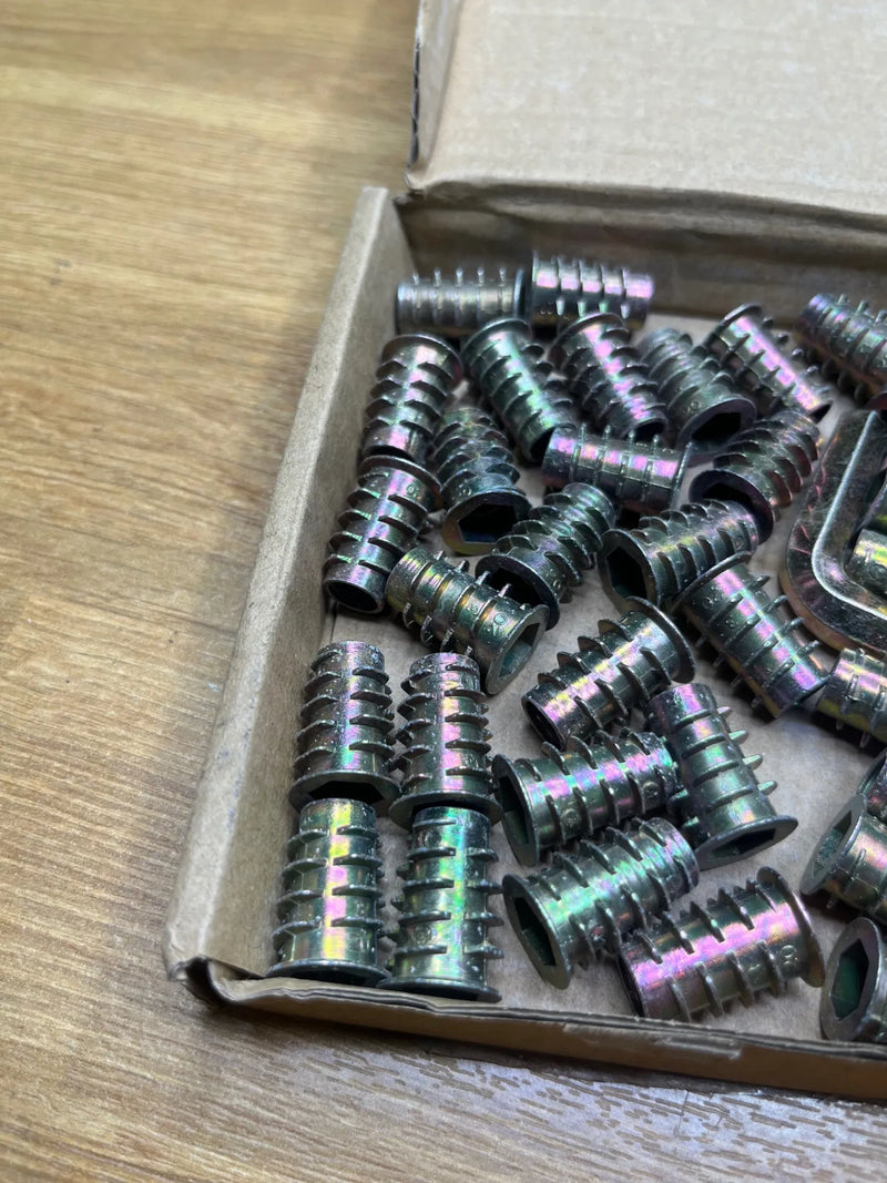 Inserto roscado para tuercas de madera