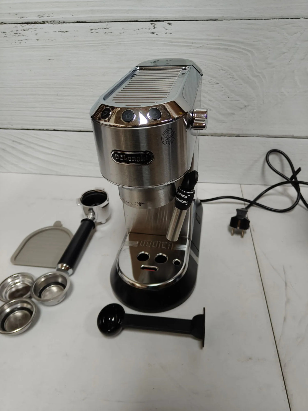 Cafetera de Bomba de Acero - De'Longhi Dedica