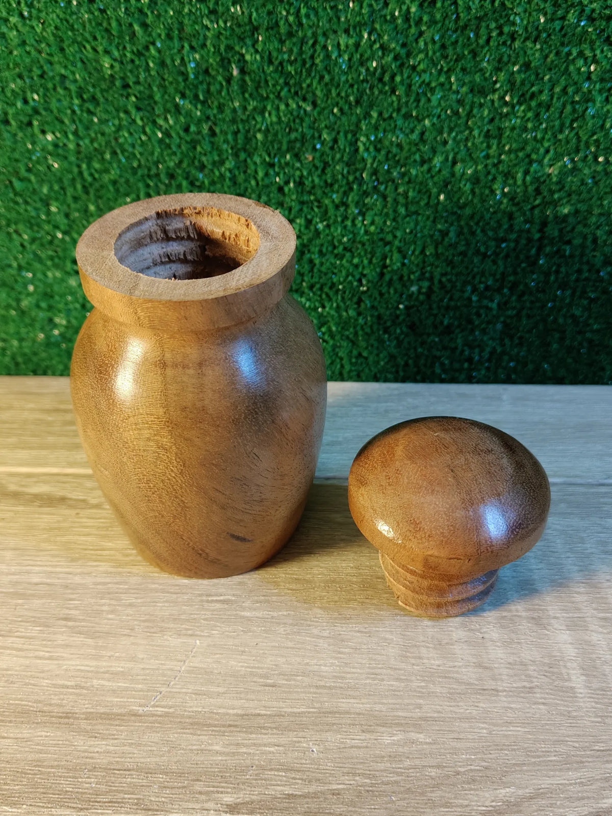 Urna de madera de acacia pequeña para perro