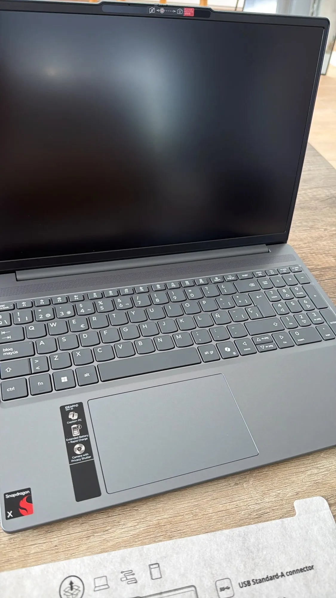 Portátil Lenovo IdeaPad Slim 3 Gen 10 snapdragon