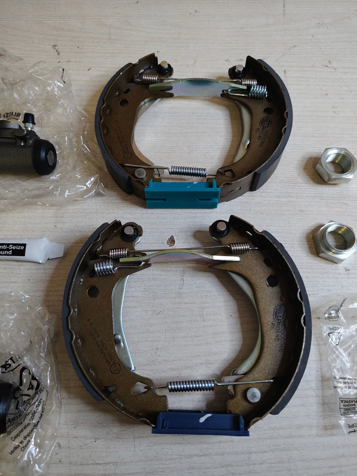 Zapatas de freno 8DB 355 003-661 - HELLA