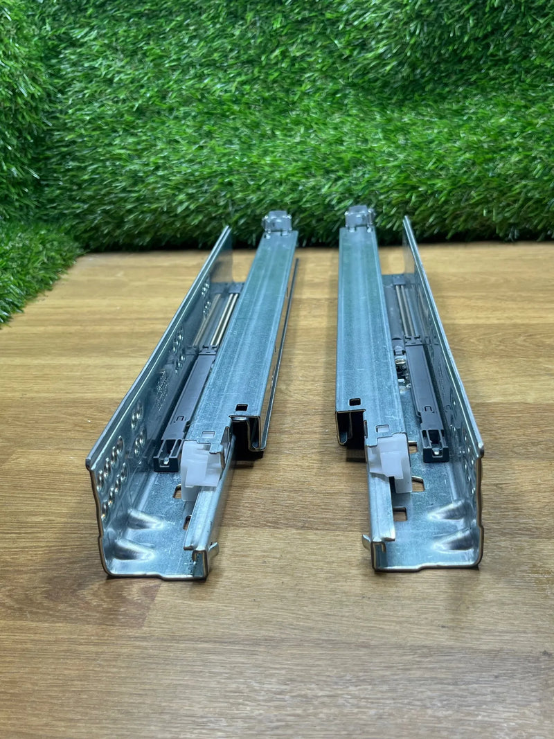 Guía oculta invisible bajo el cajón 450 cm blum