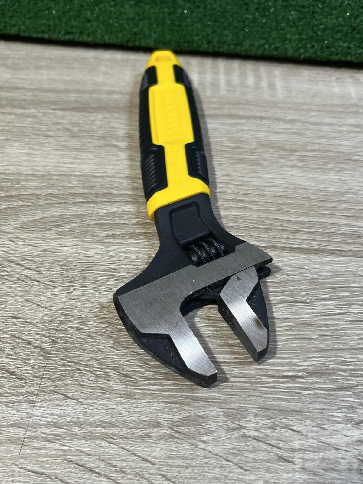 Llave ajustable de 30 x 200 mm Stanley