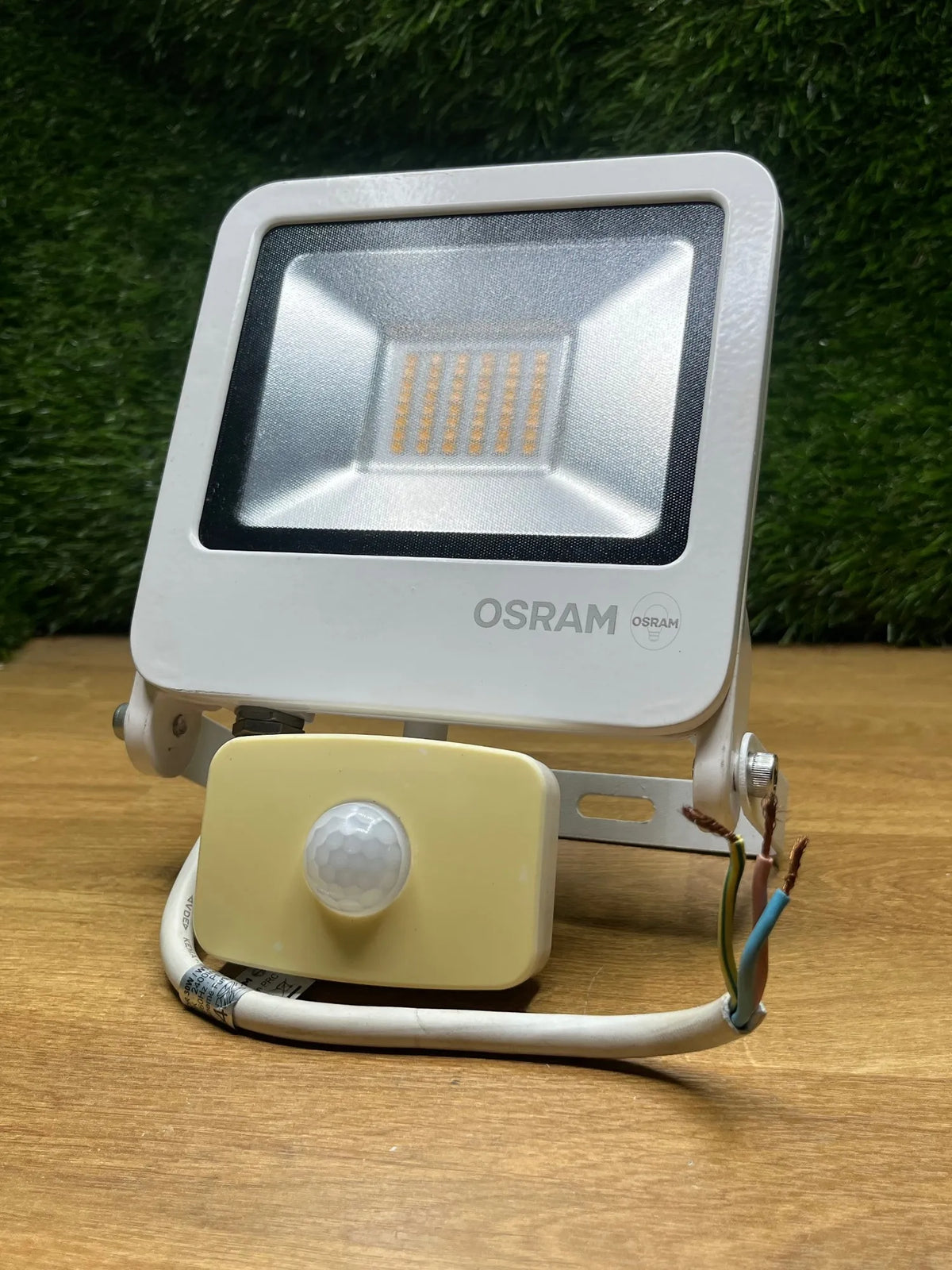 Foco con Sensor con 30W ENDURA