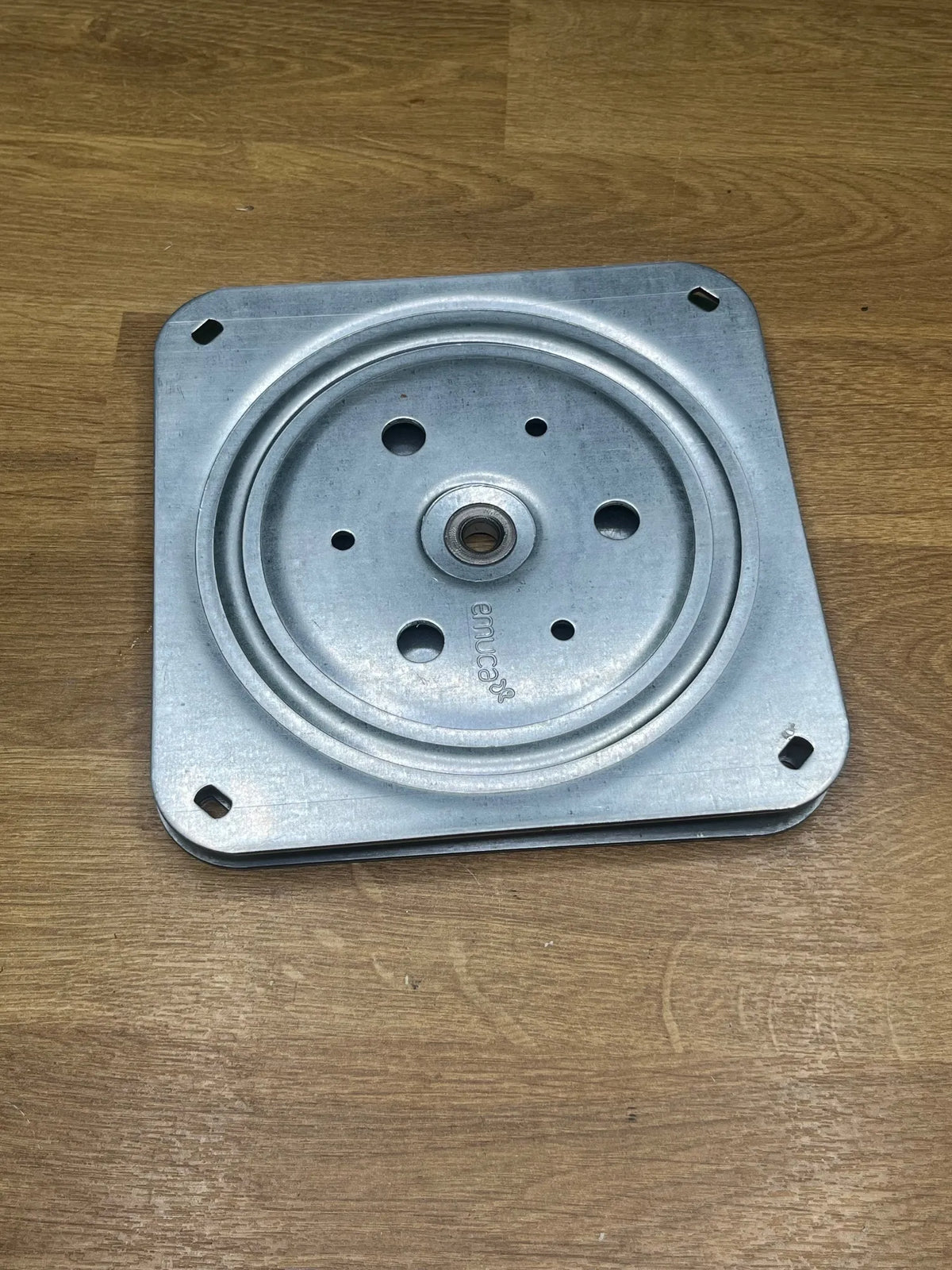 Base giratoria para Mueble Emuca